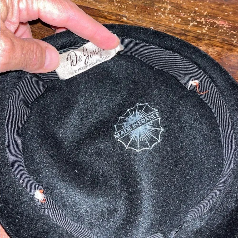 French France Vintage Black Velour Velvet Retro Pin on Couture Skull Cap Beanie - Picture 2 of 5